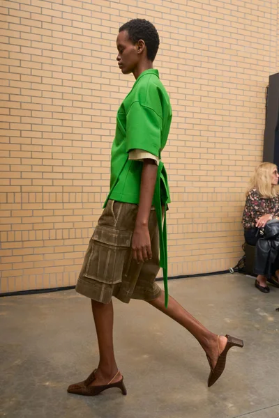 Look 60